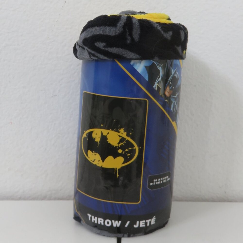(#121) DC Batman Fleece Throw Blanket Size 46" x 60"